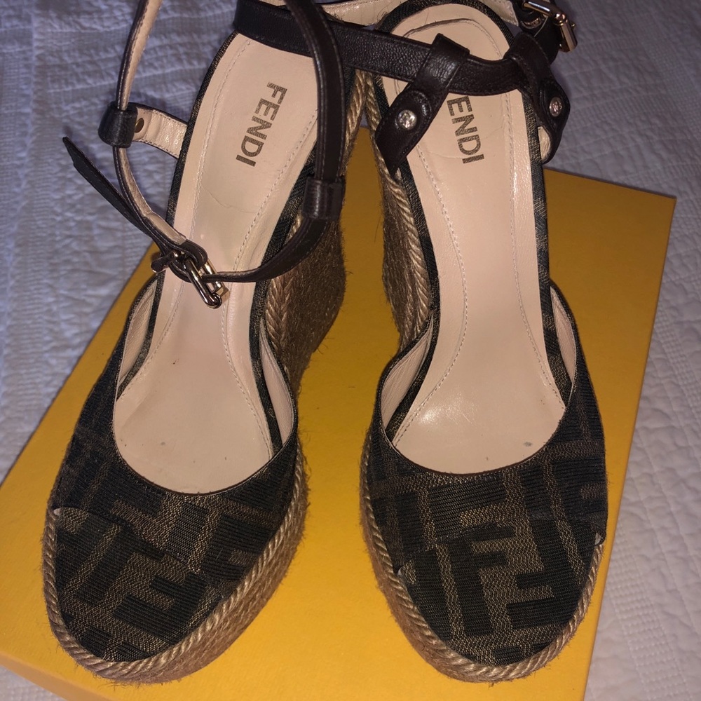 FENDI OPEN TOE WEDGE Casual Chic